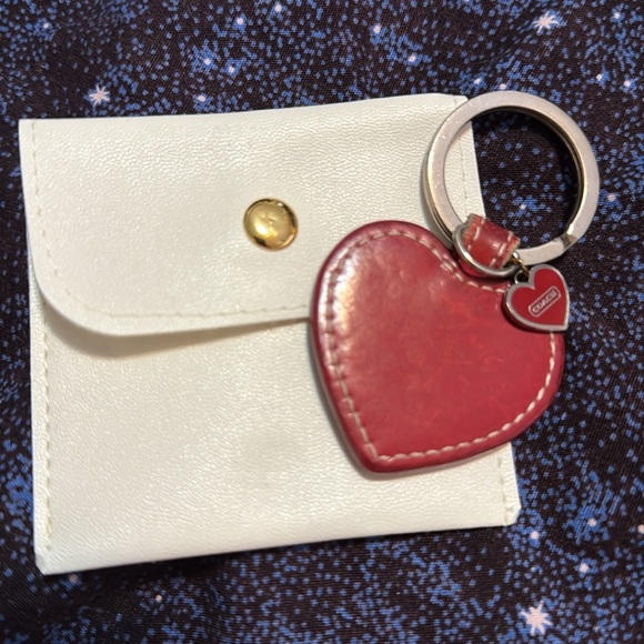 #04 Coach Heart-Shaped Red Keys Holder - Picture 1 of 7